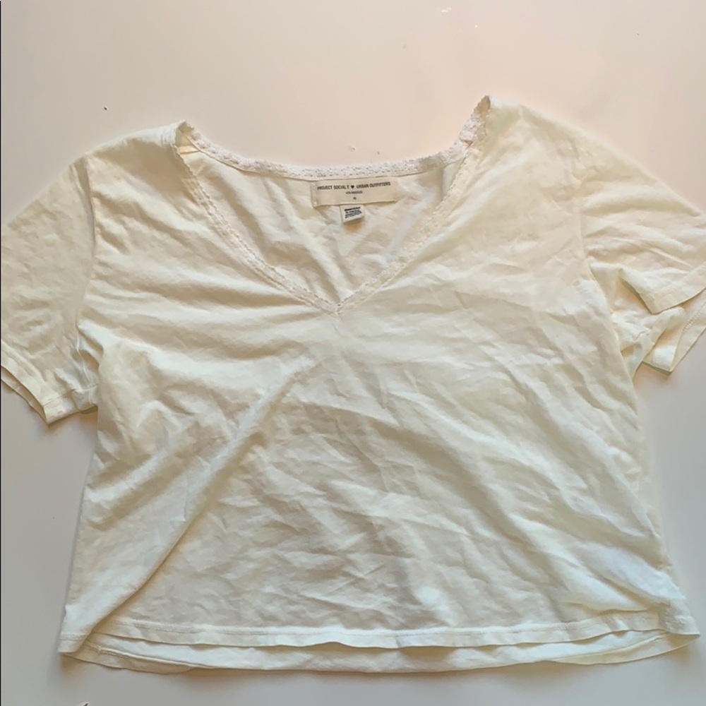 CREAM/WHITE URBAN OUTFITTERS CROPPED TEE